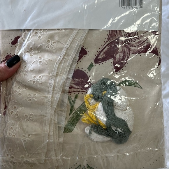 Candlewicking Kit Designs  Needlework Vintage Embroidery Pillow NIP - Picture 4 of 5